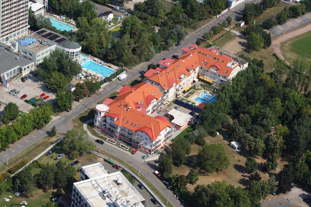 Panorama Wellness Apartman Hotel ハイデゥソボスロー エクステリア 写真