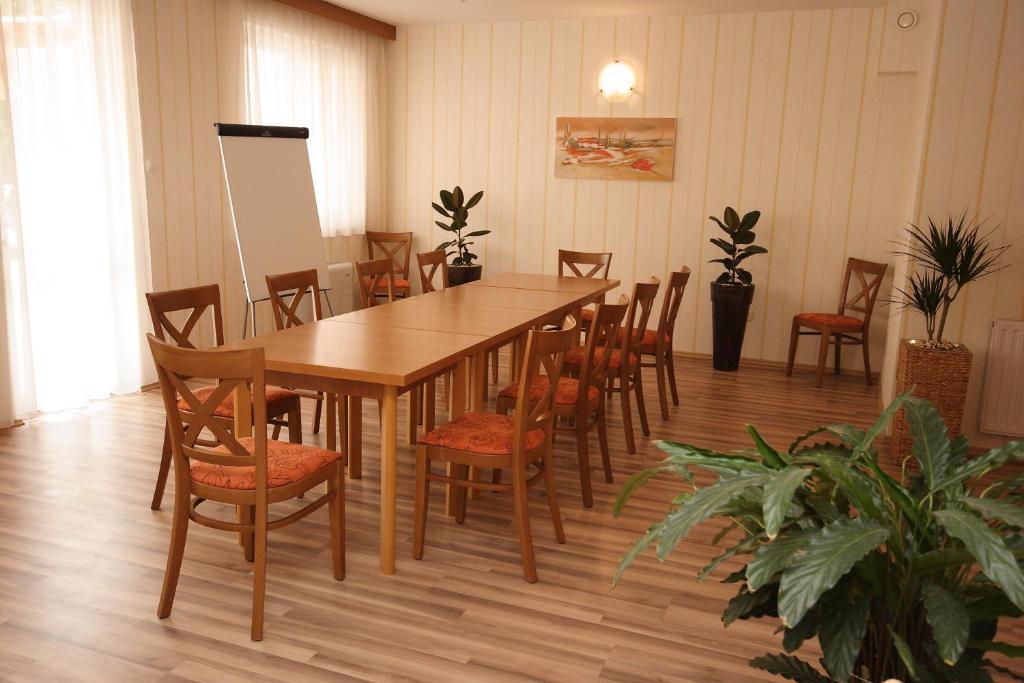 Panorama Wellness Apartman Hotel ハイデゥソボスロー エクステリア 写真