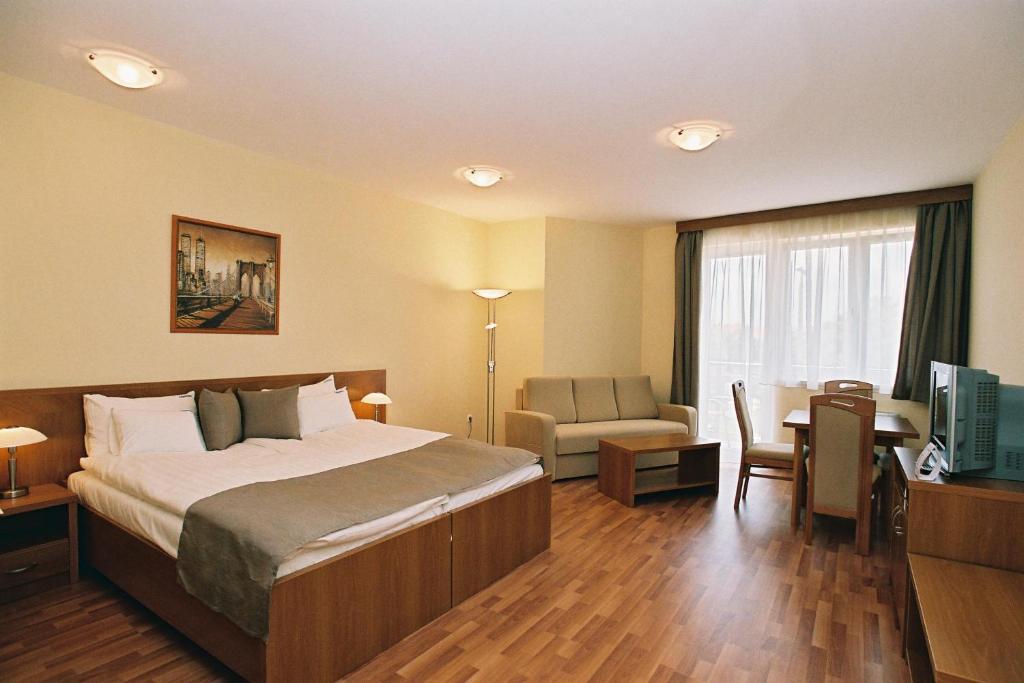 Panorama Wellness Apartman Hotel ハイデゥソボスロー エクステリア 写真